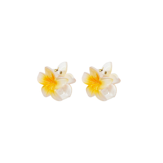 Baby Super Bloom Clip Set in Coconut, side view showing the claw