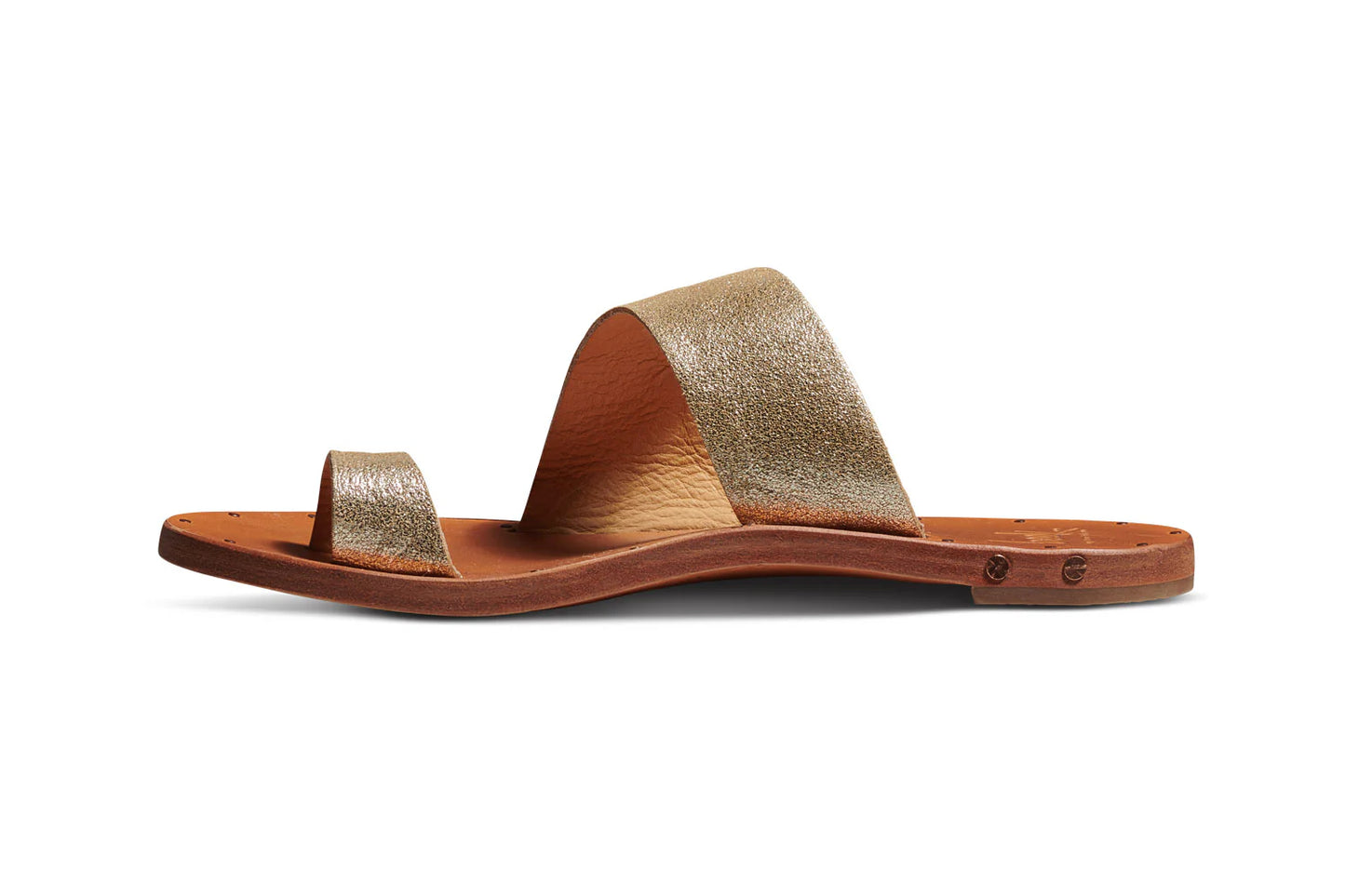 Finch Leather Toe Ring Sandal Platinum/Honey in gold — close-up | Belle Mar Swim