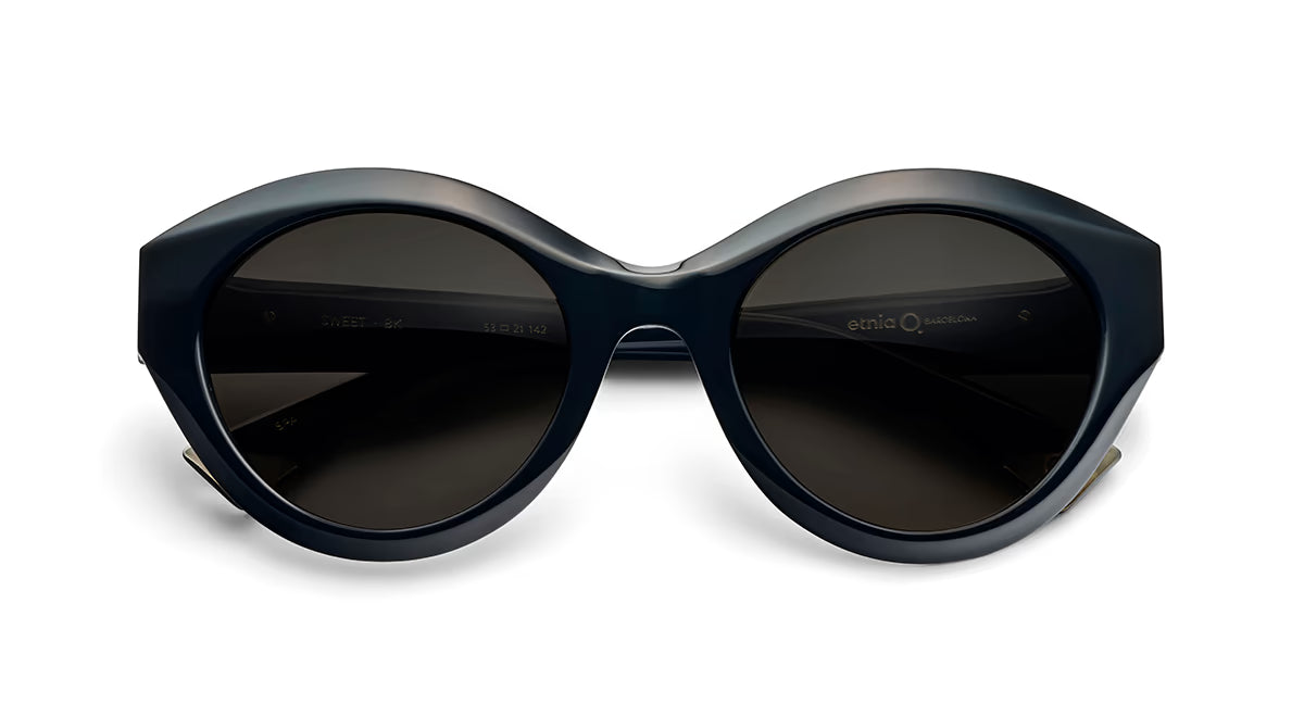 Etnia Barcelona Sweet Photochromic HD Black in black — front view | Belle Mar Swim
