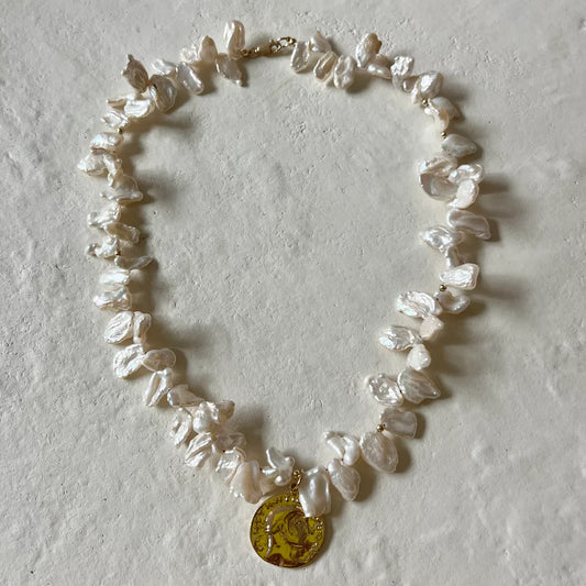 Pieza Pearl Gold Coin Necklace